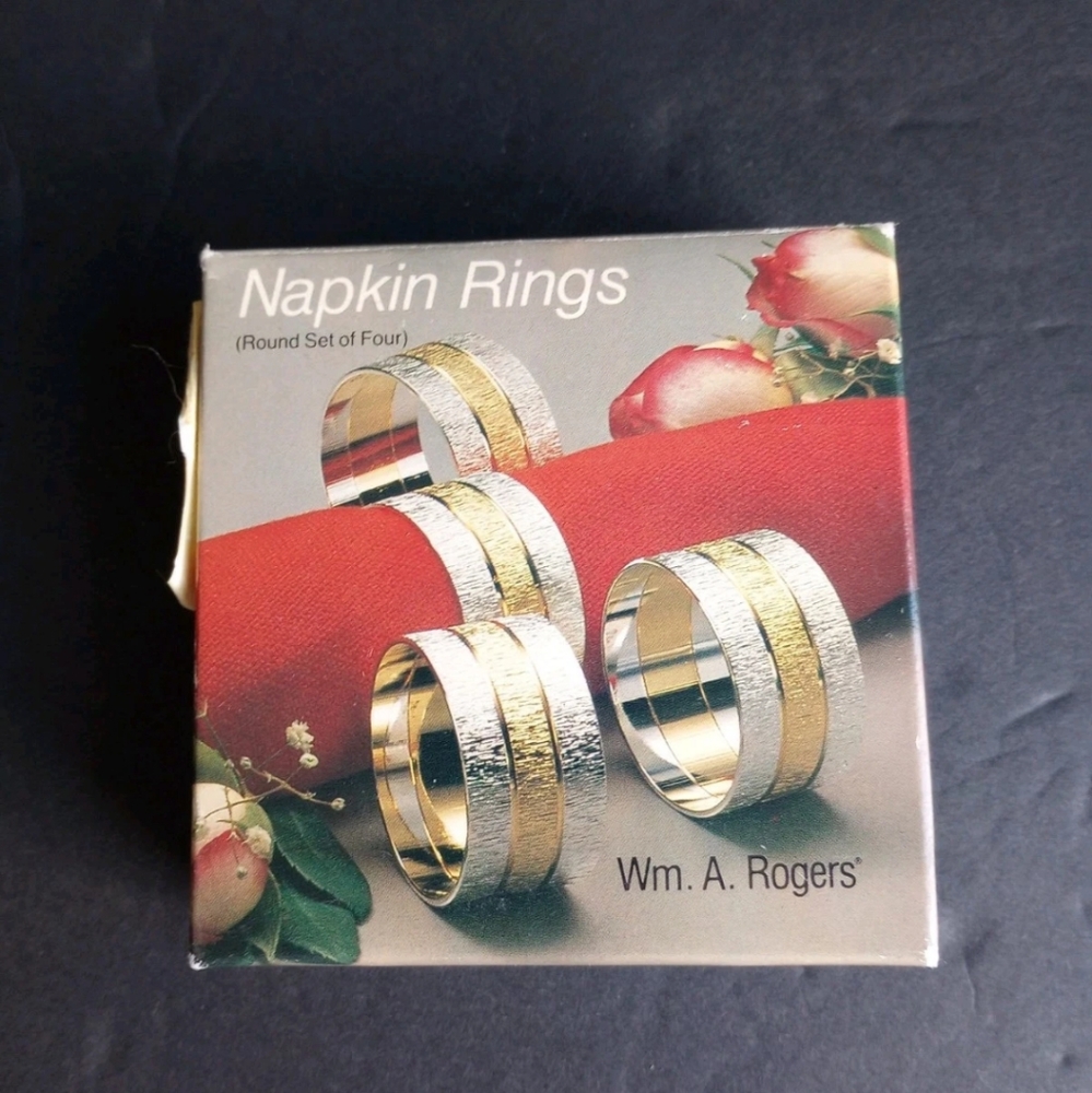 Wm A Rogers  4 Napkin Rings Round Silverplate Polished Brass W/Box Vtg See Descr